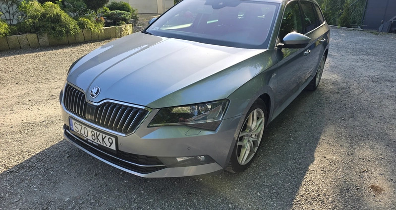 Skoda Superb cena 72000 przebieg: 260000, rok produkcji 2017 z Żory małe 466